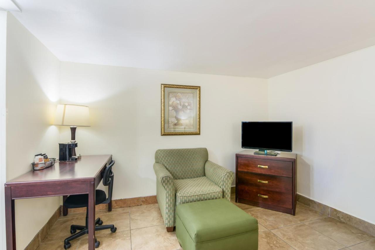 Rodeway Inn Weedsport Exterior foto