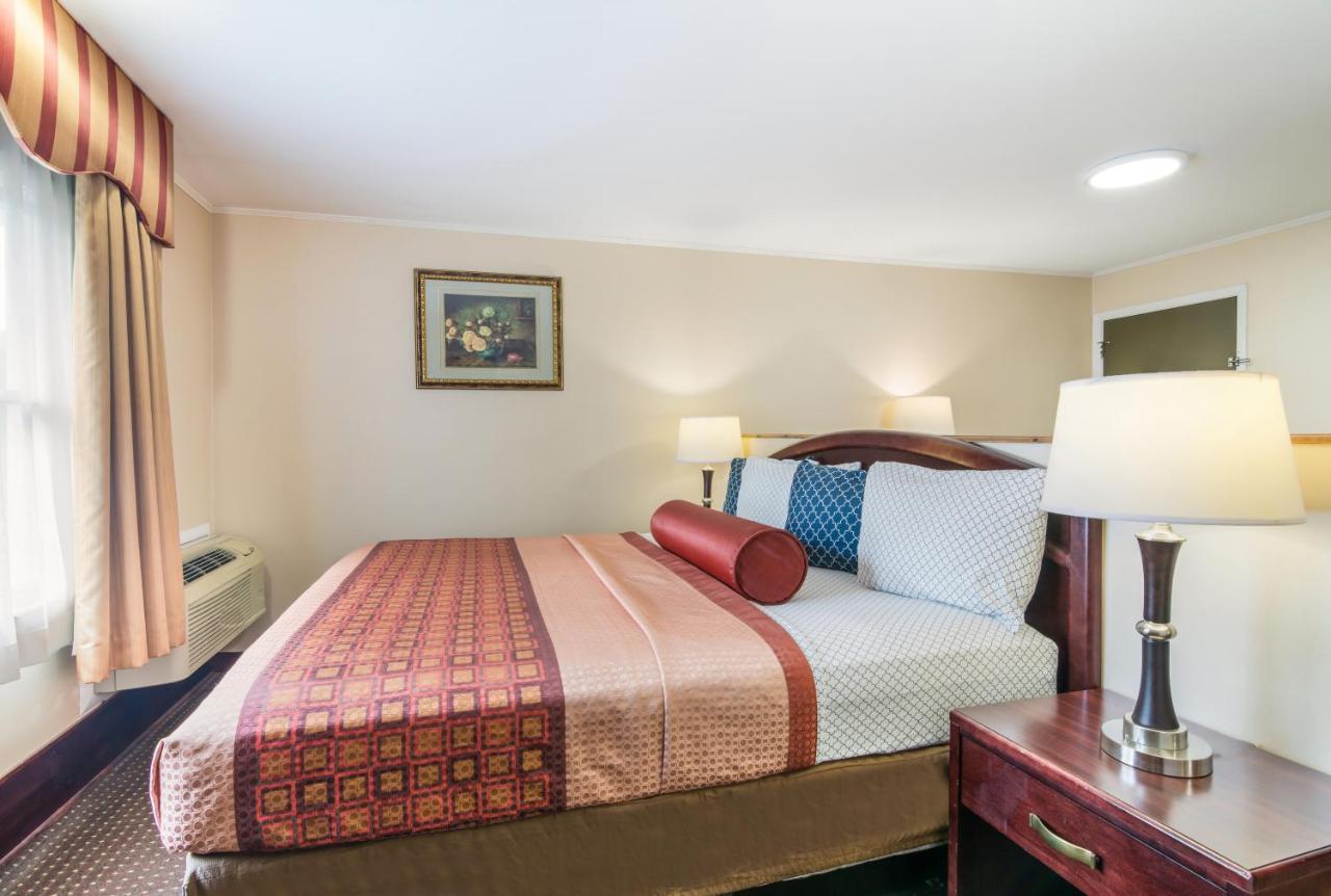 Rodeway Inn Weedsport Exterior foto