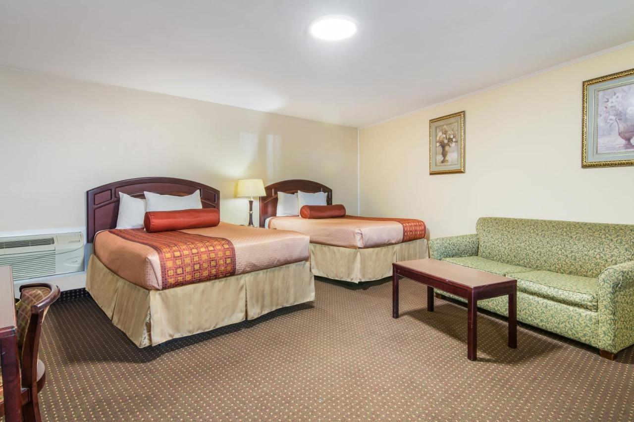 Rodeway Inn Weedsport Exterior foto